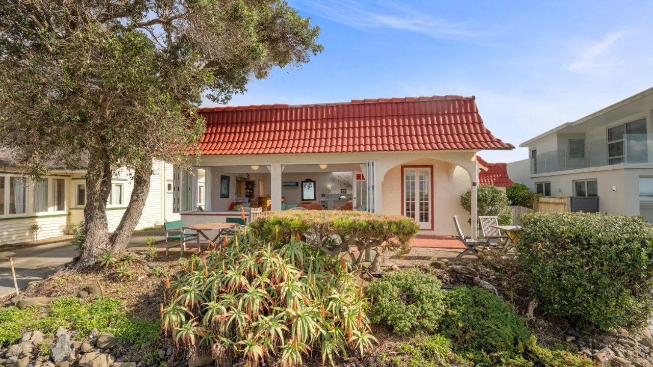 Beachside Bliss - Waiwera Beachfront Holiday Home Orewa Exterior foto